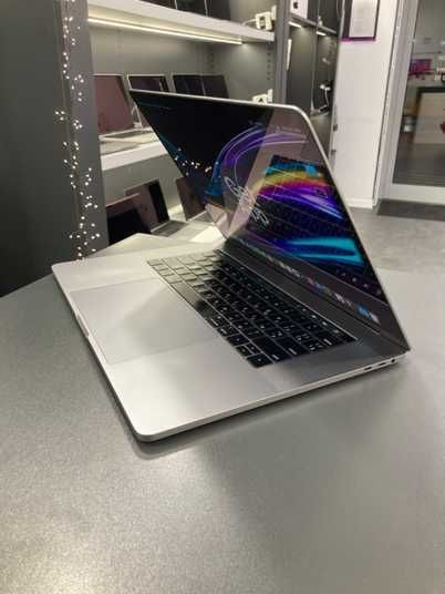 MacBook Pro 15'' 2018, i7 16 / 256GB + 4GB (A1990), АКБ 83