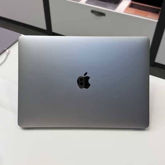 MacBook Pro 13'' 2020, M1 8 / 256GB (А2338) АКБ 100% - купить в