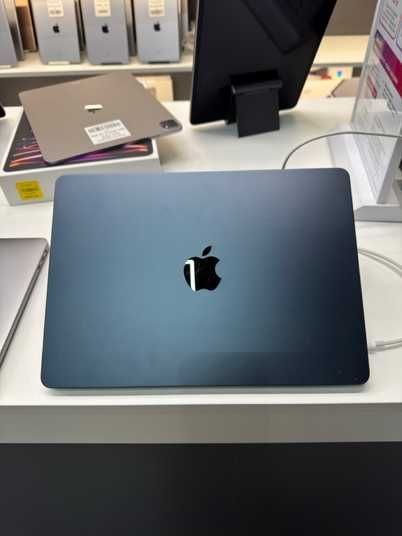 MacBook Air 13'' 2022, М2 8 / 256GB (A2681) АКБ 100% - купить в